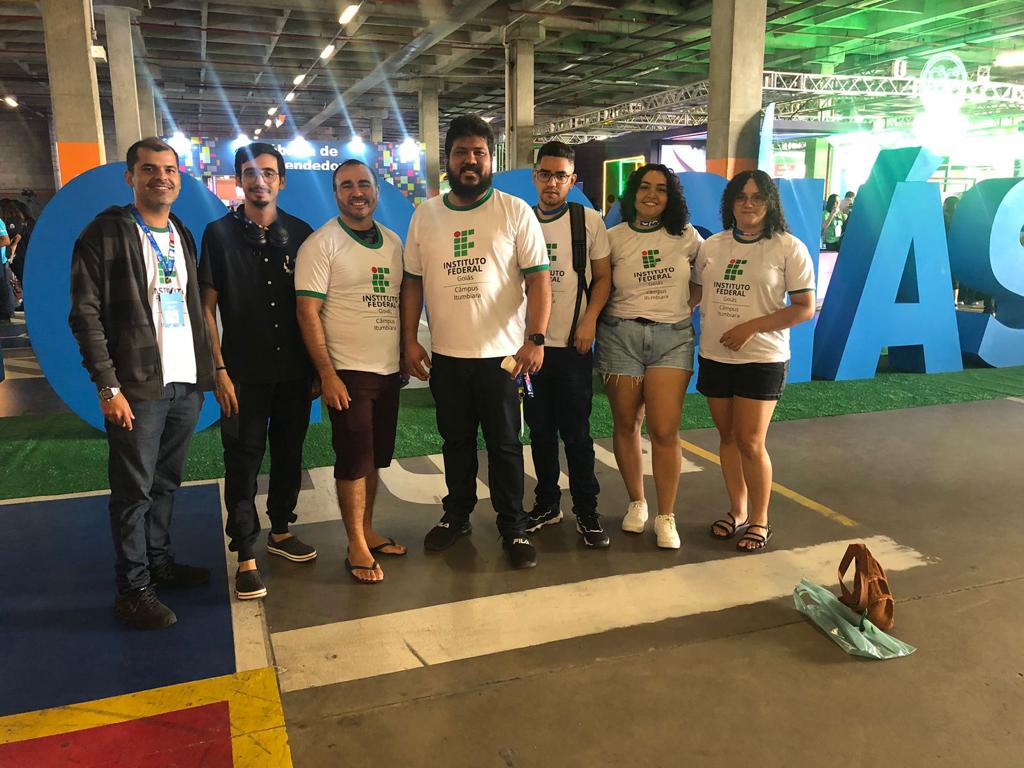 Parte da caravana do IFG de Itumbiara que levou 26 participantes ao evento